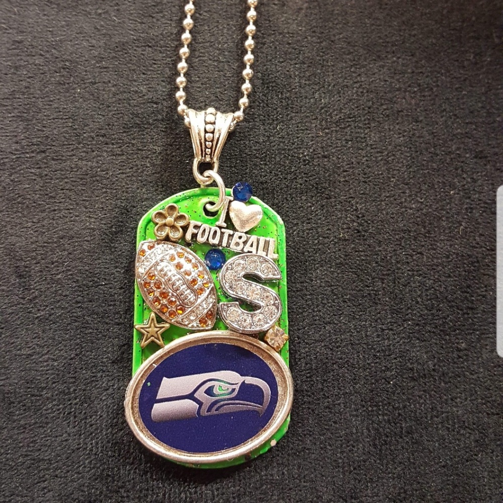 SEATTLE SEAHAWKS NECKLACE